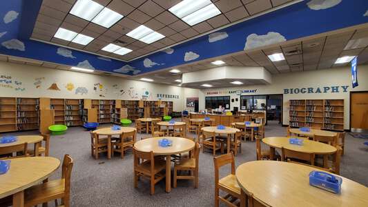 Karns Elementary School Library - East in Knoxville