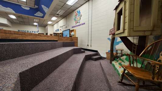 Karns Elementary School Library - East in Knoxville