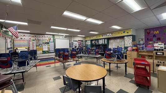 Walt Disney Elementary School Classroom Standard in Burbank 4