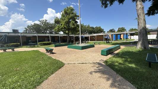 Alice Birney Elementary School Quad in Metairie 2