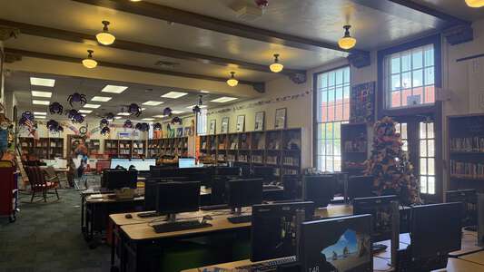 Alice Carlson Applied Learning Center Library in Fort Worth