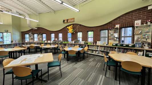 Redmond Elementary School Library in Redmond