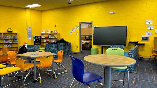 Cascade Elementary School Media Center in Atlanta 4