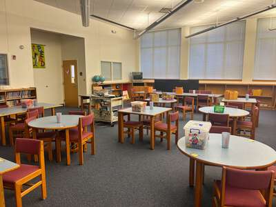 Oakcrest Elementary School Library in Pensacola 3