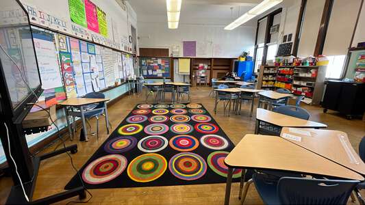 Mozart - Wolfgang A Mozart Elementary School Classroom Standard in Chicago 2