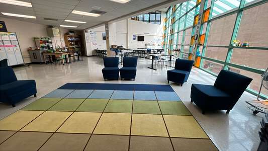 McAuliffe - Sharon Christa McAuliffe Elementary School Library in Chicago 3