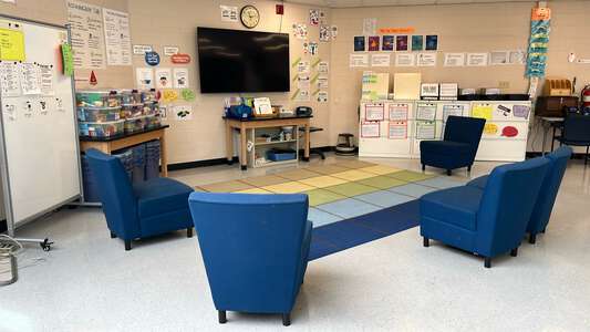 McAuliffe - Sharon Christa McAuliffe Elementary School Library in Chicago 5
