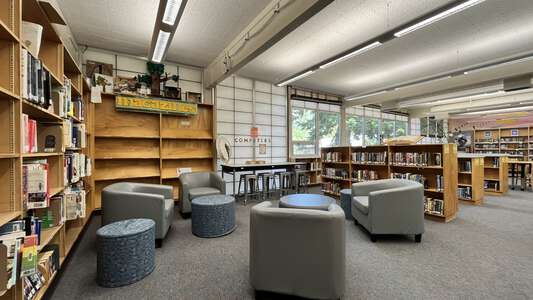 Spencer Butte Middle School Library in Eugene 5