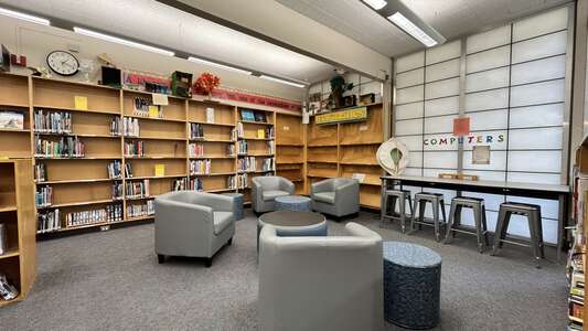 Spencer Butte Middle School Library in Eugene 4