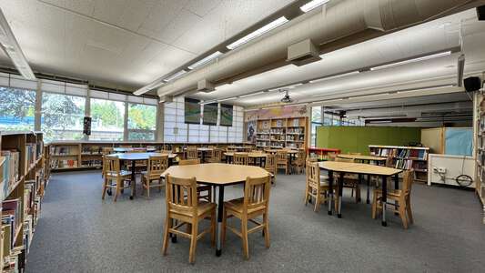 Spencer Butte Middle School Library in Eugene 3
