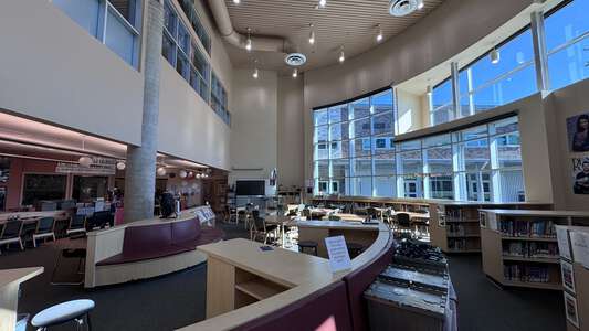 Kirkland Middle School Library in Kirkland 2