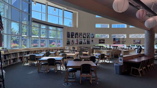 Kirkland Middle School Library in Kirkland 3