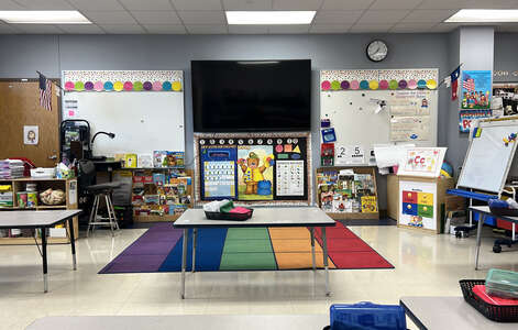 Henrie Elementary School Classroom Standard in Dallas