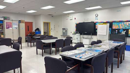 Beard - Daniel C. Beard Elementary School Library in Chicago 3