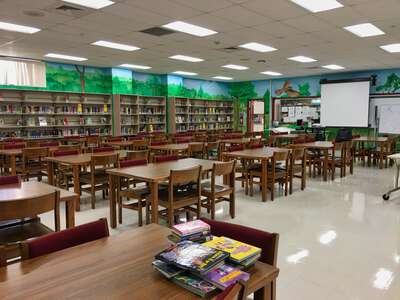 Farnell Middle School (1441) Library in Tampa 2