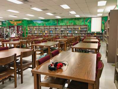 Farnell Middle School (1441) Library in Tampa 3