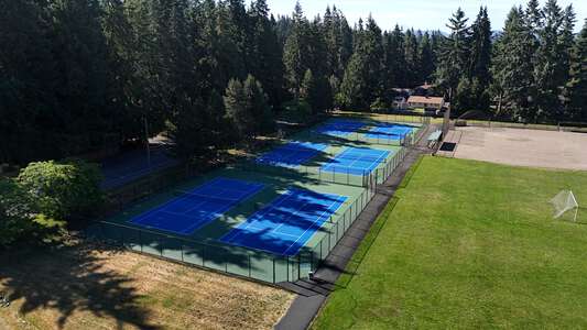Redmond Middle School Tennis Courts in Redmond