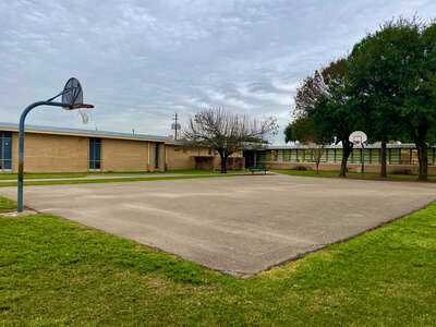 Garfield Elementary School Outdoor Basketball Courts in Houston