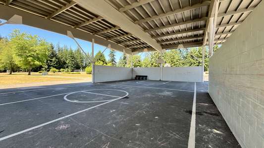Emily Dickinson Explorer Elementary School Outdoor Basketball Courts in Redmond
