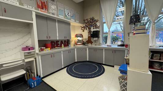 Lake Grove Elementary School Classroom Standard in Lake Oswego