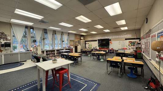Lake Grove Elementary School Classroom Standard in Lake Oswego