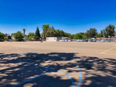 O.W. Erlewine Elementary School Outdoor Basketball Courts in Sacramento