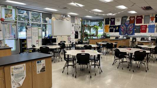 Evergreen Valley High School Classroom - Standard in San Jose 4