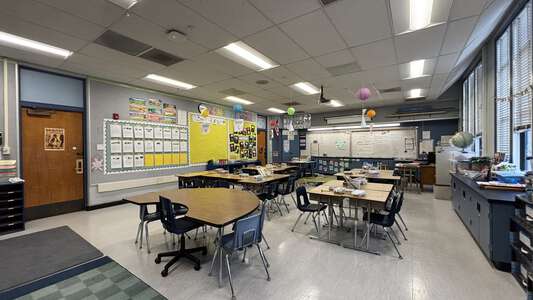 Thomas Edison Elementary School Classroom Standard in Burbank 3