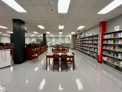 W. R. Thomas Middle School Library in Miami
