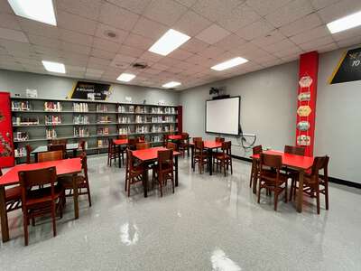 W. R. Thomas Middle School Library in Miami