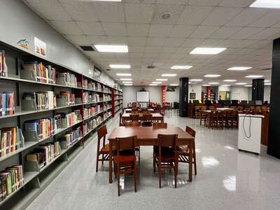 W. R. Thomas Middle School Library in Miami