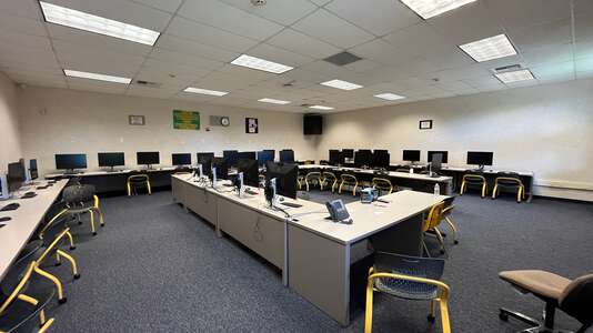 Oak Grove High School Computer Lab in San Jose 2