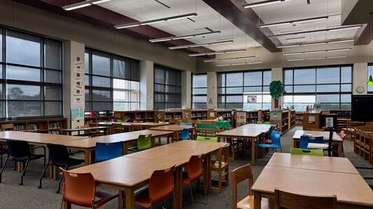 Ann Richards STEAM Academy Library in Dallas 2