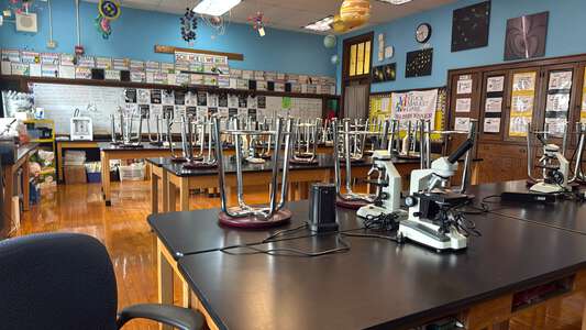 Goudy - William C. Goudy Technology Academy Science Lab in Chicago 3