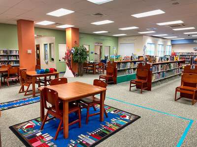 Discovery Elementary School Media Center in Sunshine