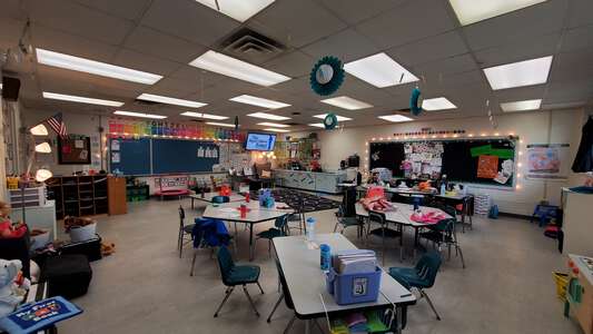 Lipscomb Elementary School Classroom Standard in Pensacola