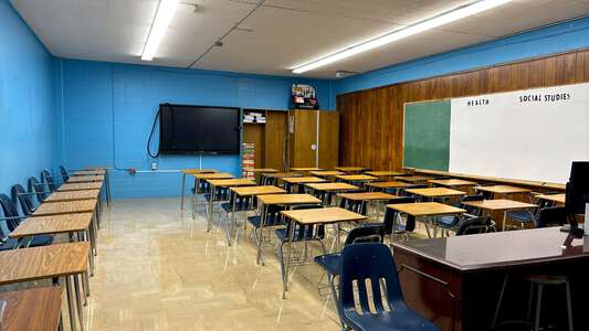 L.W. Higgins High School Classroom Standard in Marrero 3