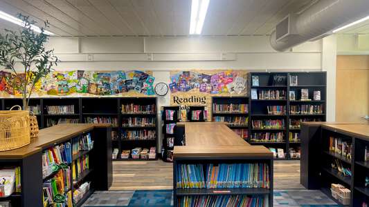 Crestview Elementary School Library in Simi Valley
