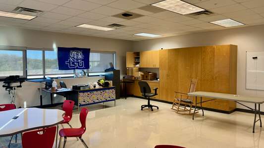 Zan Wesley Holmes Jr Middle School Classroom Standard in Dallas 3