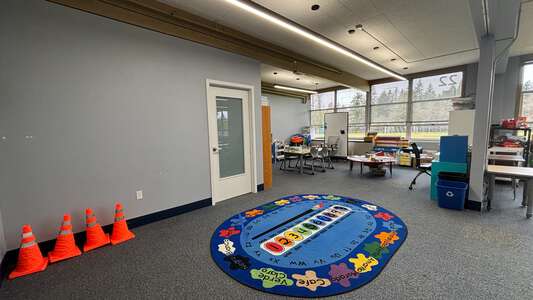 Palisades World Language School Classroom Standard in Lake Oswego
