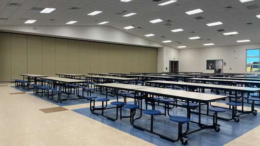 Thanksgiving Elementary School Cafeteria in Selma
