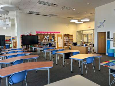 Jose May Elementary School Library in Dallas 3