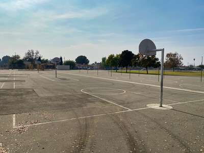 Lincoln Junior High Basketball Courts in Bakersfield