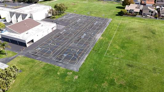 Lakeside Middle School Outdoor Basketball Courts in Irvine