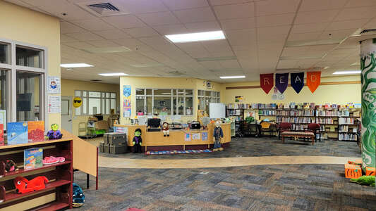 Lakeside Elementary School Library in Pembroke Pines