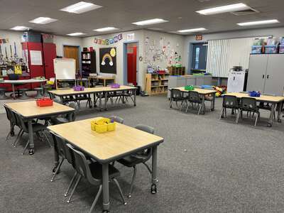 Oakwood Elementary School Classroom Standard in Stockton