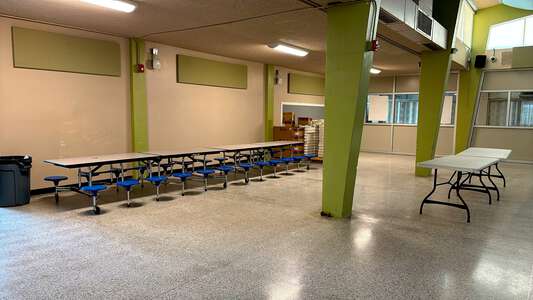 Bissonet Plaza School Cafeteria in Metairie 3