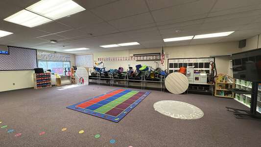 Lake Elementary School Classroom Standard in Oceanside 4