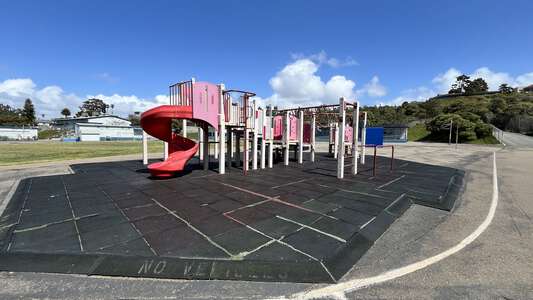 Upper Playground – Kinder Lunch Arbor