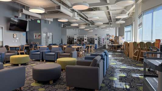 Federal Way High School Library in Federal Way